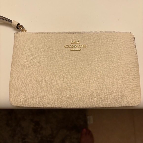Coach wristlet - Picture 4 of 5